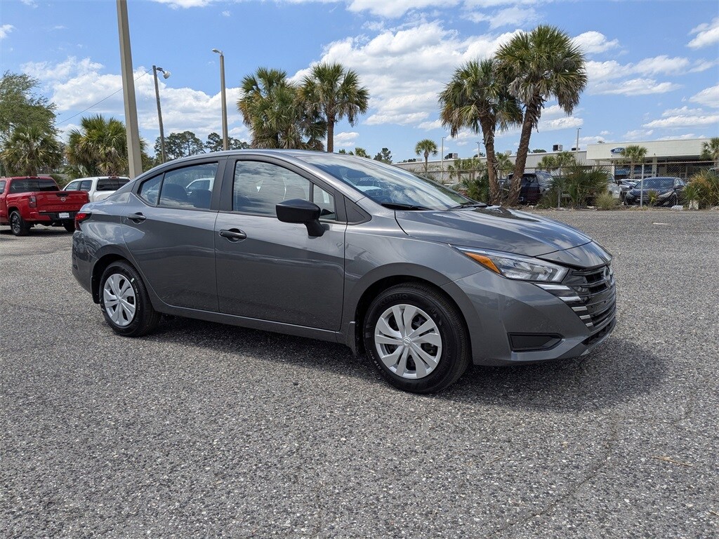 2025 Nissan Versa 1.6 S photo 2