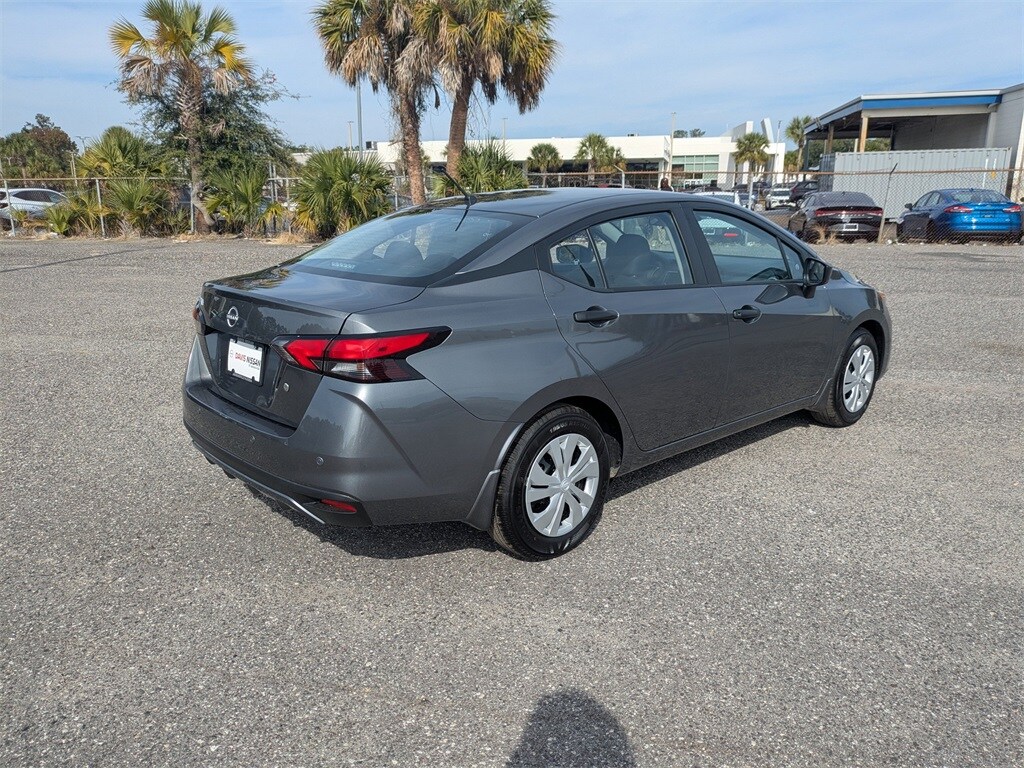 2025 Nissan Versa 1.6 S photo 3
