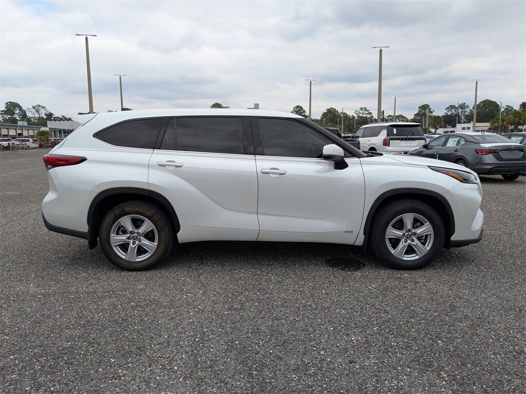 Used 2022 Toyota Highlander Hybrid LE SUV