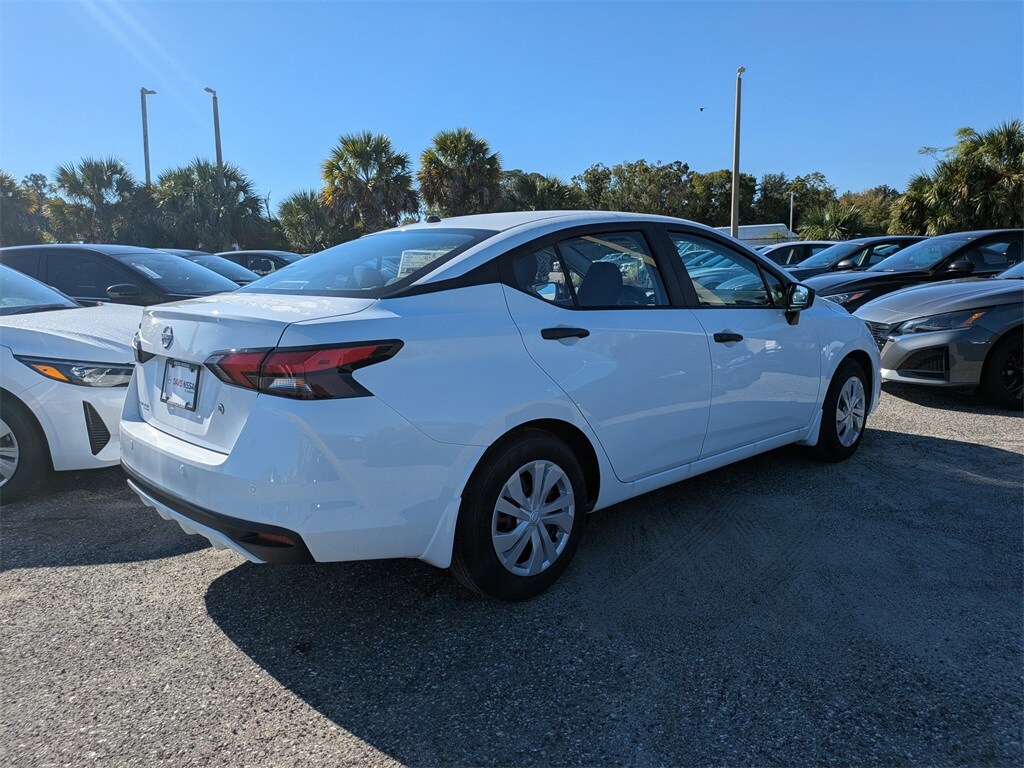 2025 Nissan Versa 1.6 S photo 3