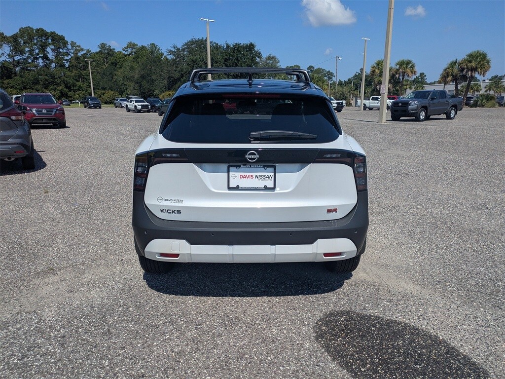 2025 Nissan Kicks SR photo 4