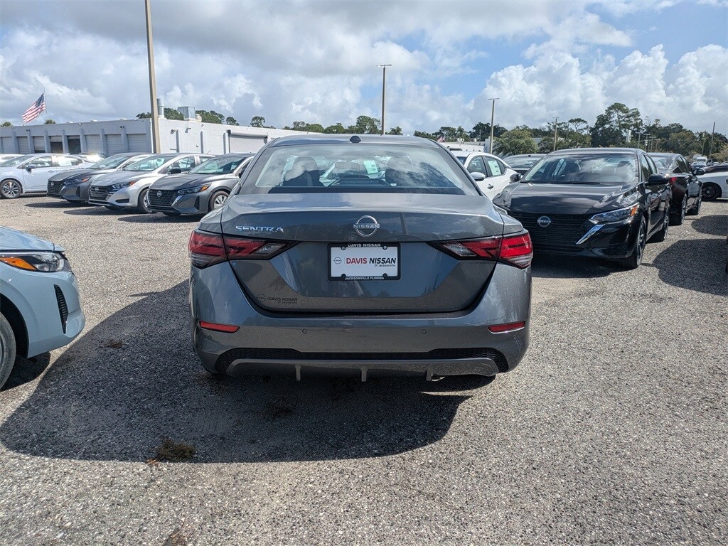 2025 Nissan Sentra SV photo 4
