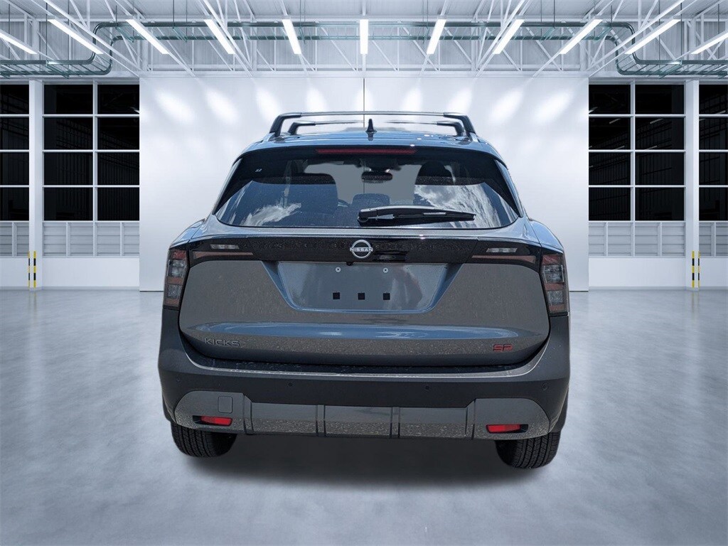 2025 Nissan Kicks SR photo 4