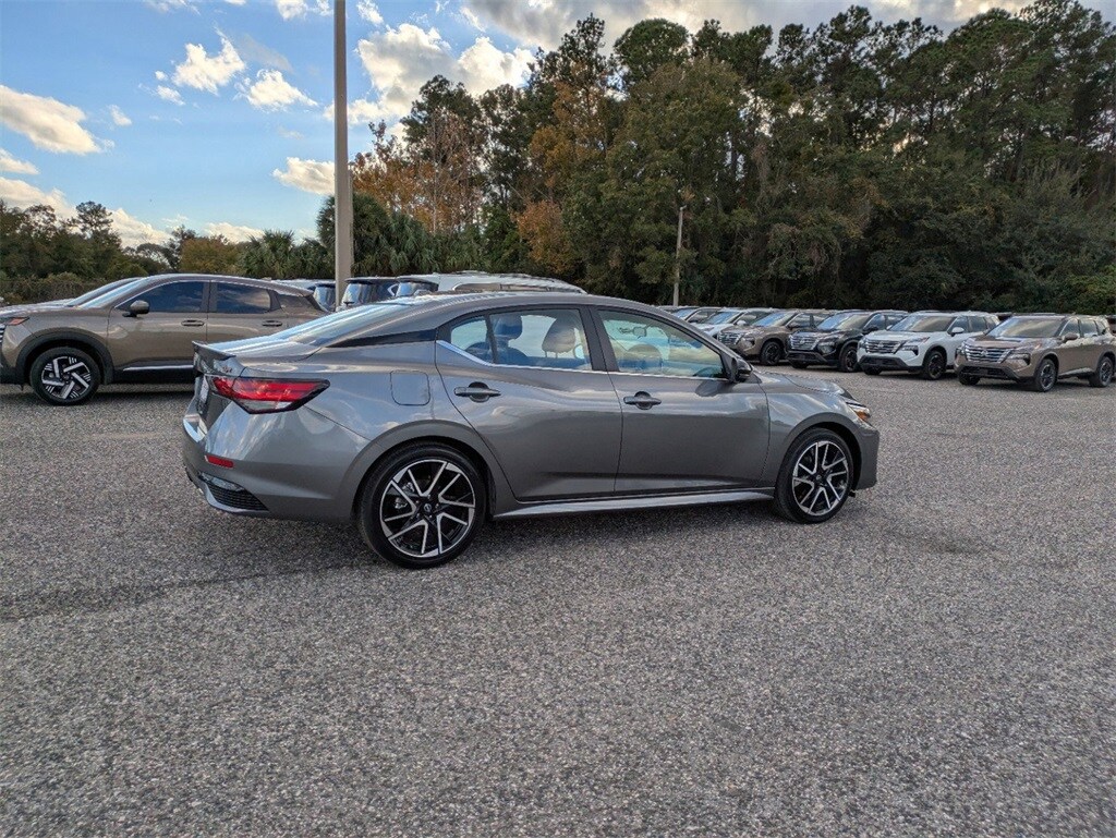2025 Nissan Sentra SR photo 4
