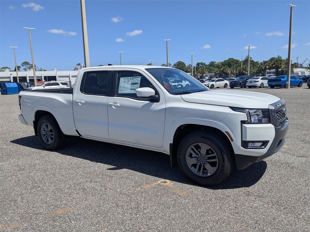 2025 Nissan Frontier SV photo 2
