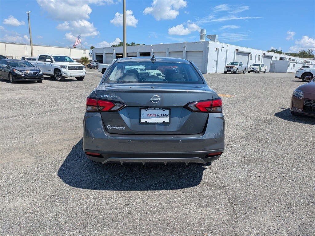 2025 Nissan Versa 1.6 SV photo 4