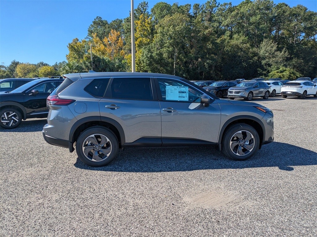 2026 Nissan Rogue SV photo 2