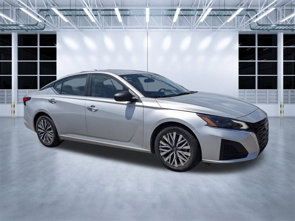 2024 Nissan Altima 2.5 SV photo 2