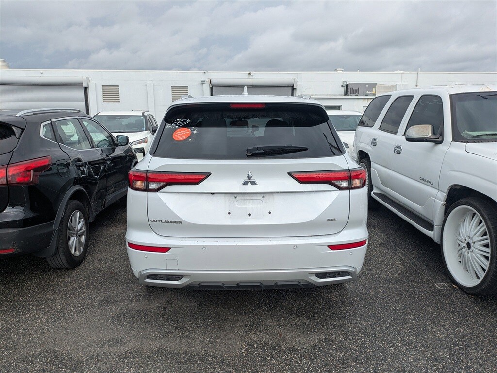 2024 Mitsubishi Outlander SEL Black Edition photo 3