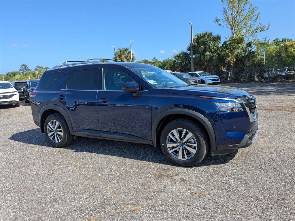 2025 Nissan Pathfinder Rock Creek photo 2