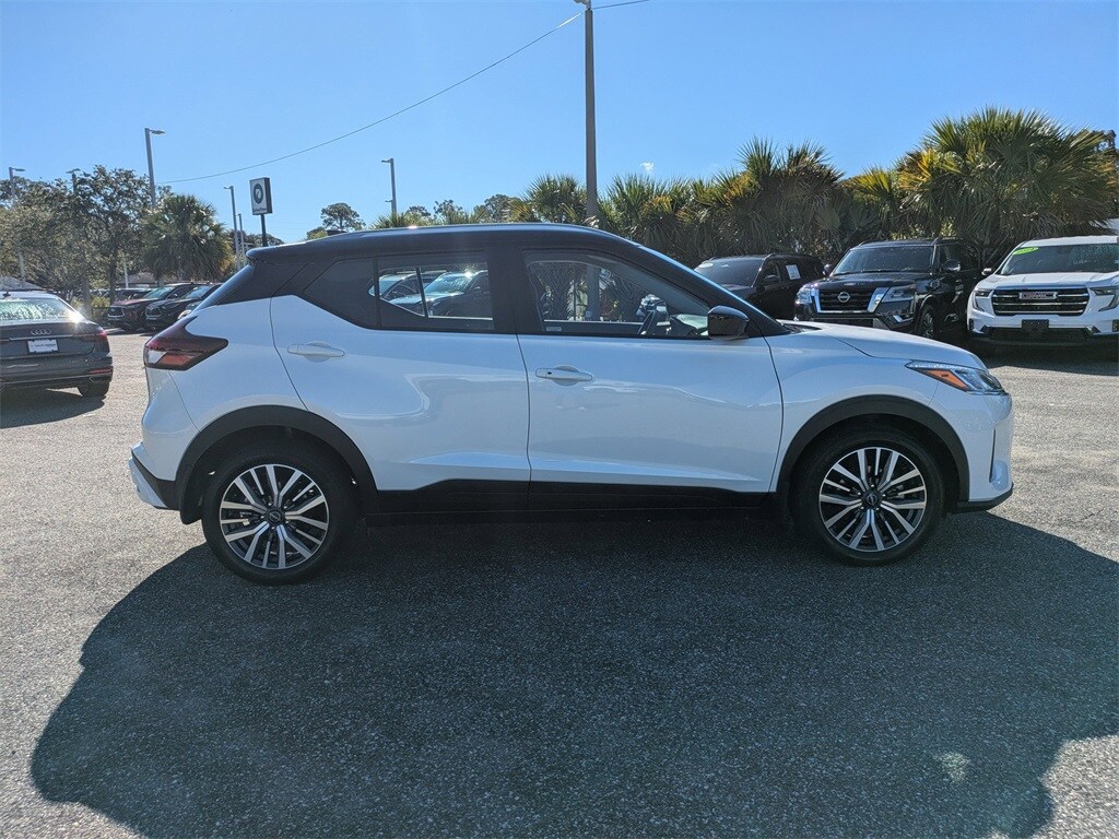 2024 Nissan Kicks SV photo 2