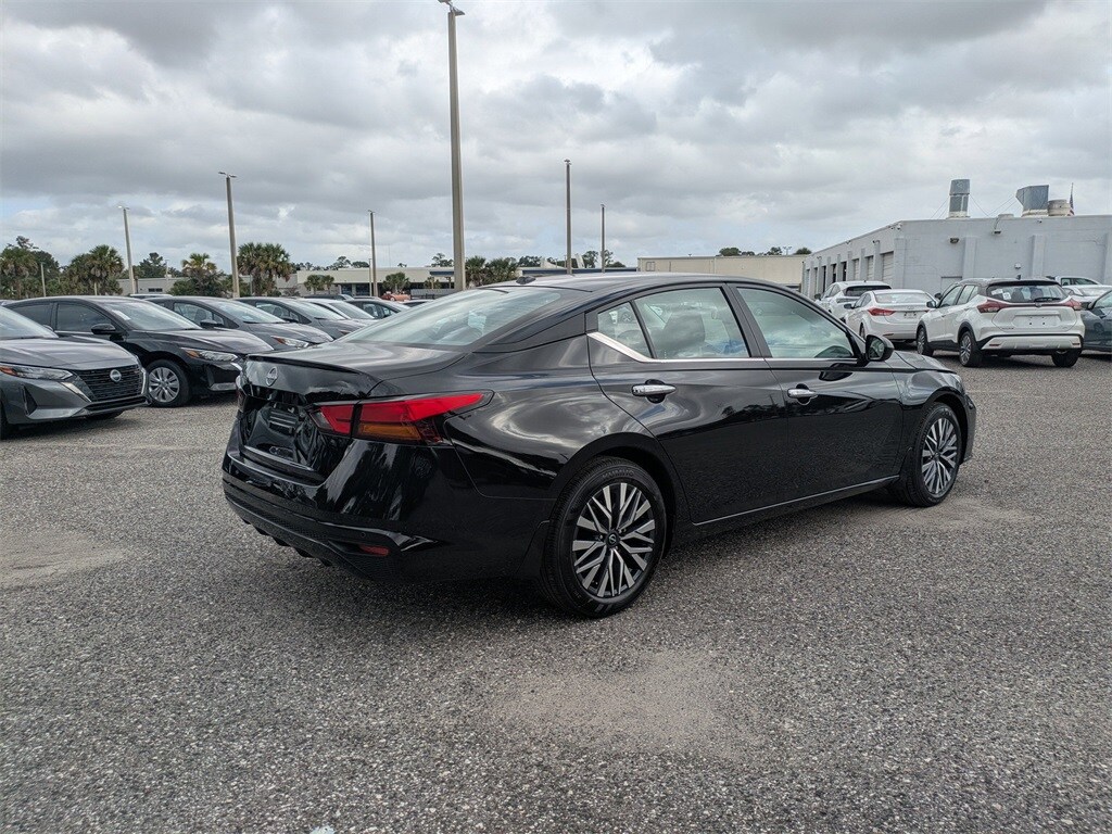 2025 Nissan Altima SV photo 3