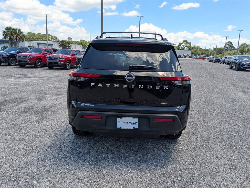 2025 Nissan Pathfinder SV photo 3