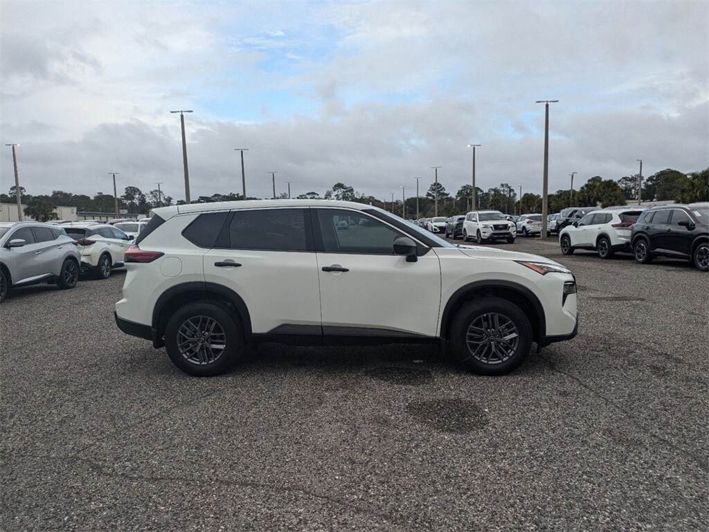 2025 Nissan Rogue S photo 3