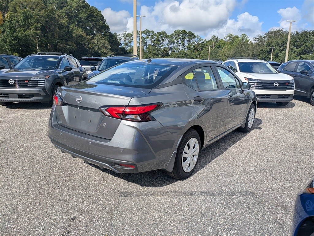 2025 Nissan Versa 1.6 S photo 3