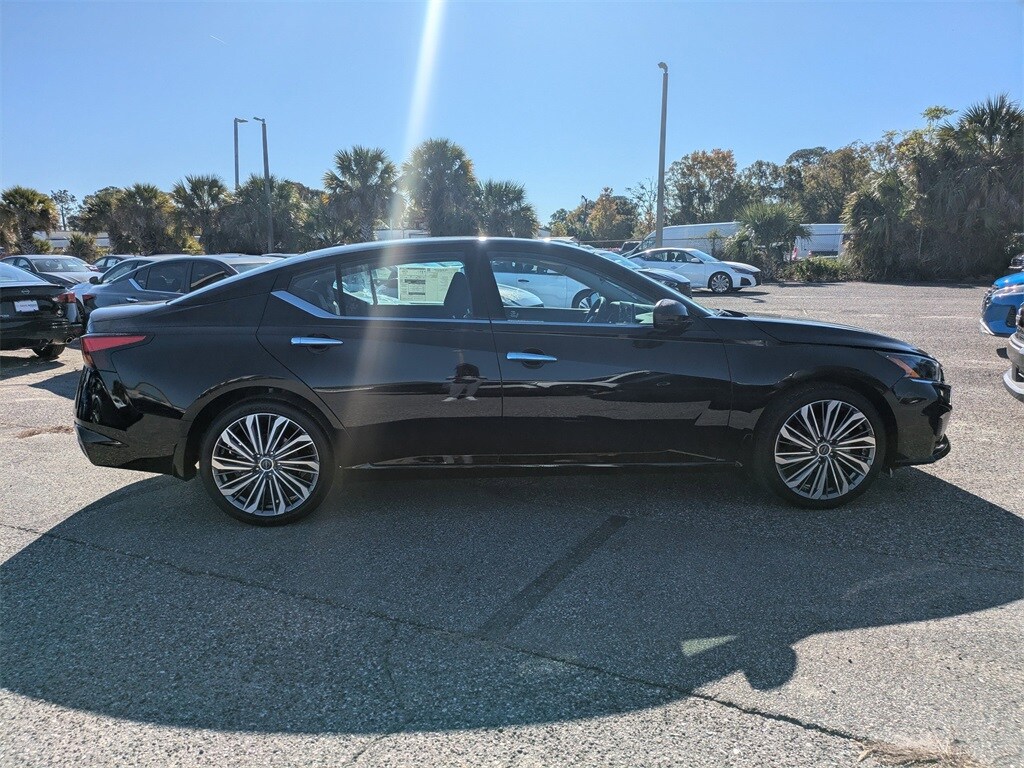 New 2025 Nissan Altima SL Sedan