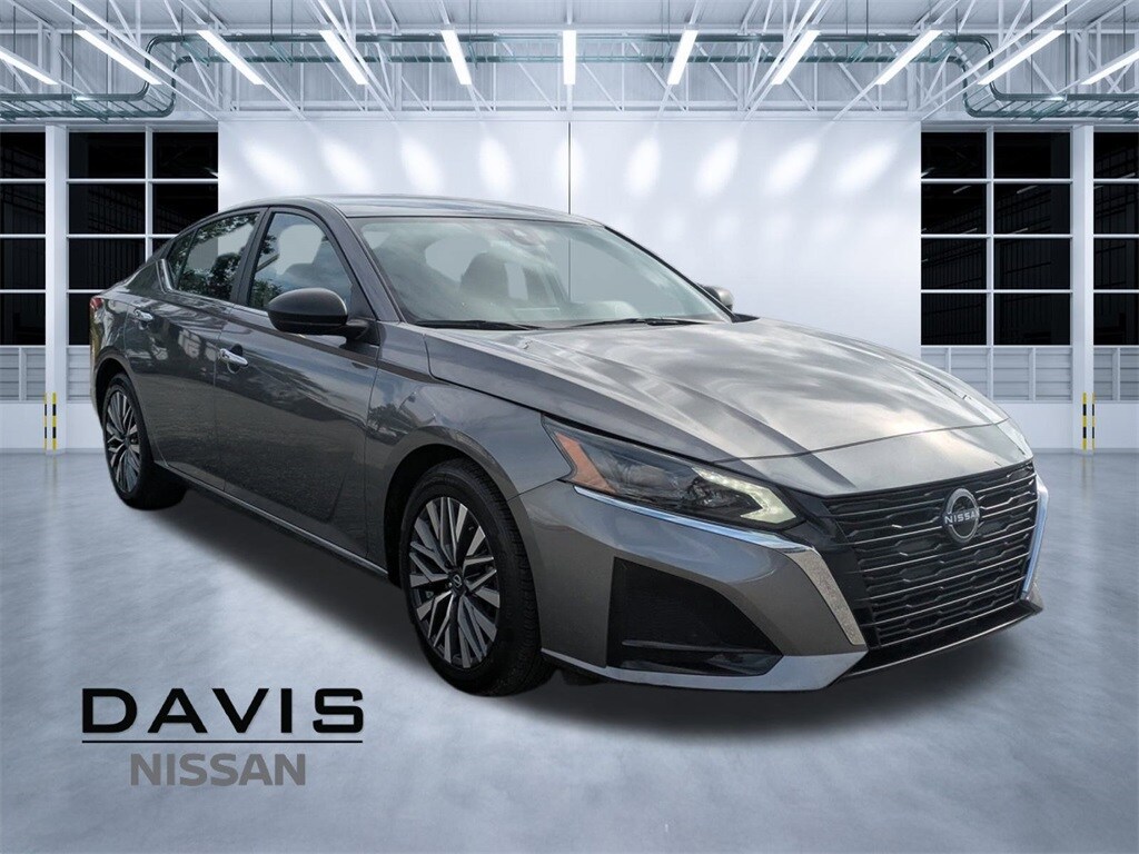 Used 2024 Nissan Altima 2.5 SV Sedan