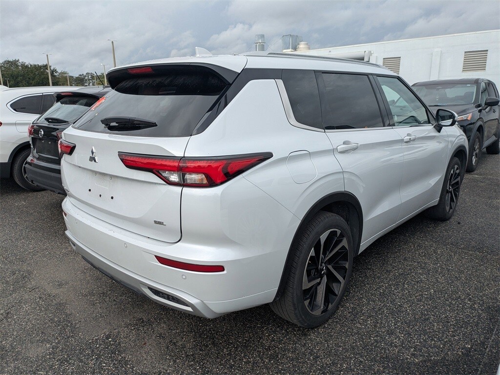 2024 Mitsubishi Outlander SEL Black Edition photo 2