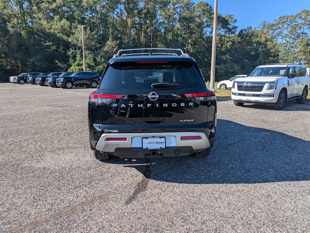 2025 Nissan Pathfinder Platinum photo 4