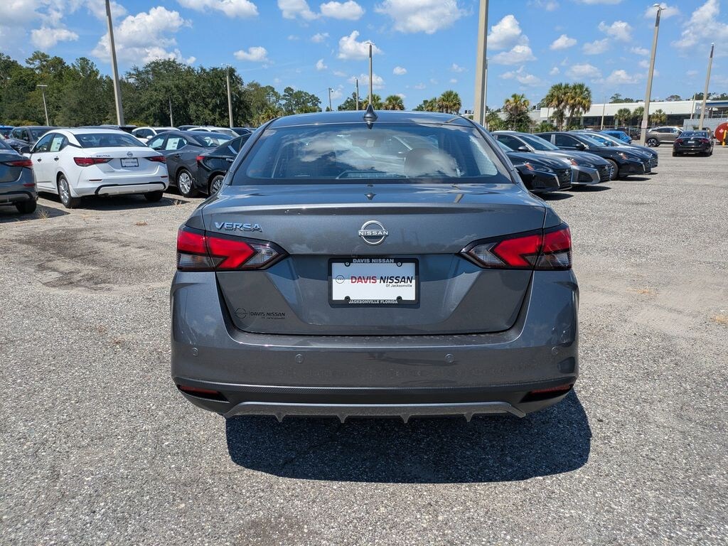 New 2025 Nissan Versa 1.6 SV Sedan