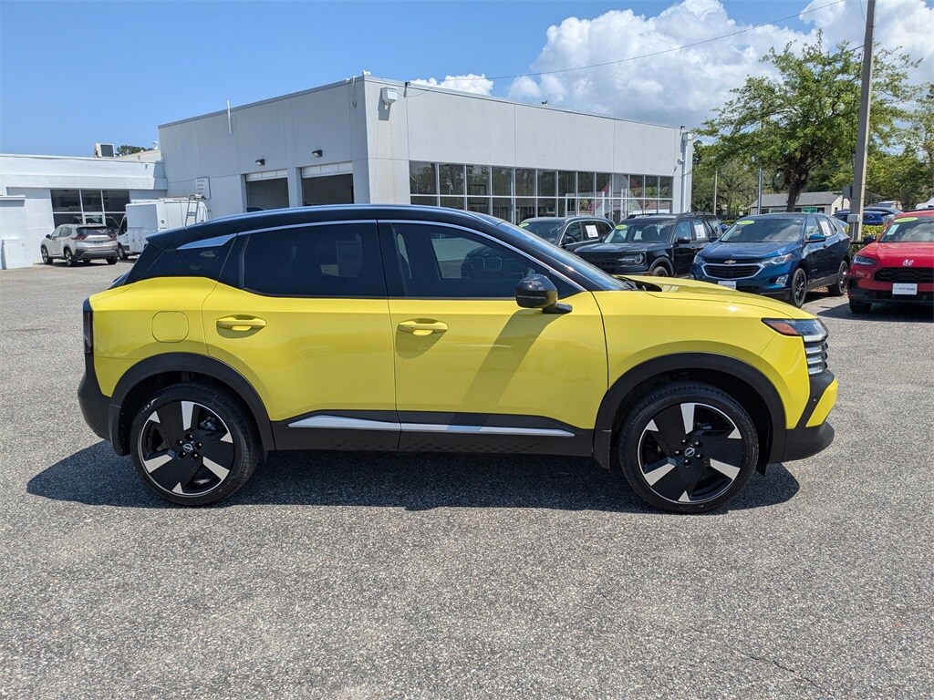 2025 Nissan Kicks SR photo 3