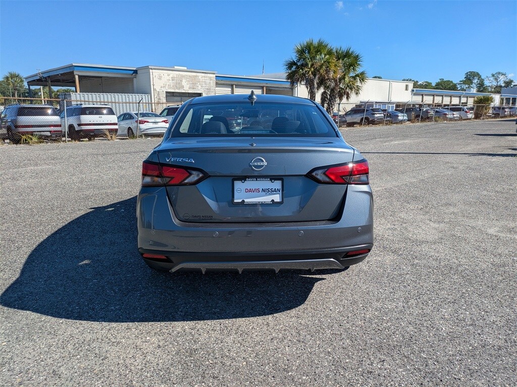 2025 Nissan Versa 1.6 SV photo 3