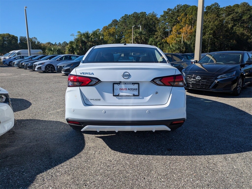 2025 Nissan Versa 1.6 S photo 4