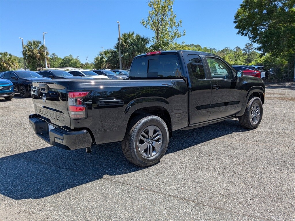 2025 Nissan Frontier SV photo 4