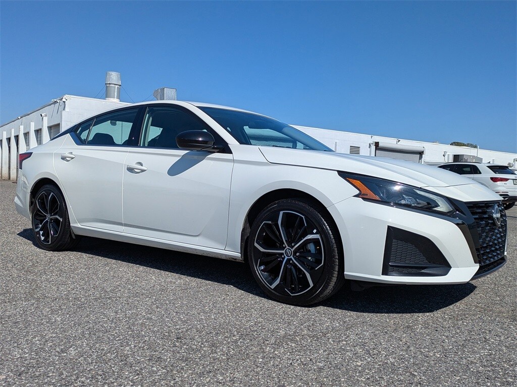 Used 2025 Nissan Altima SR Sedan