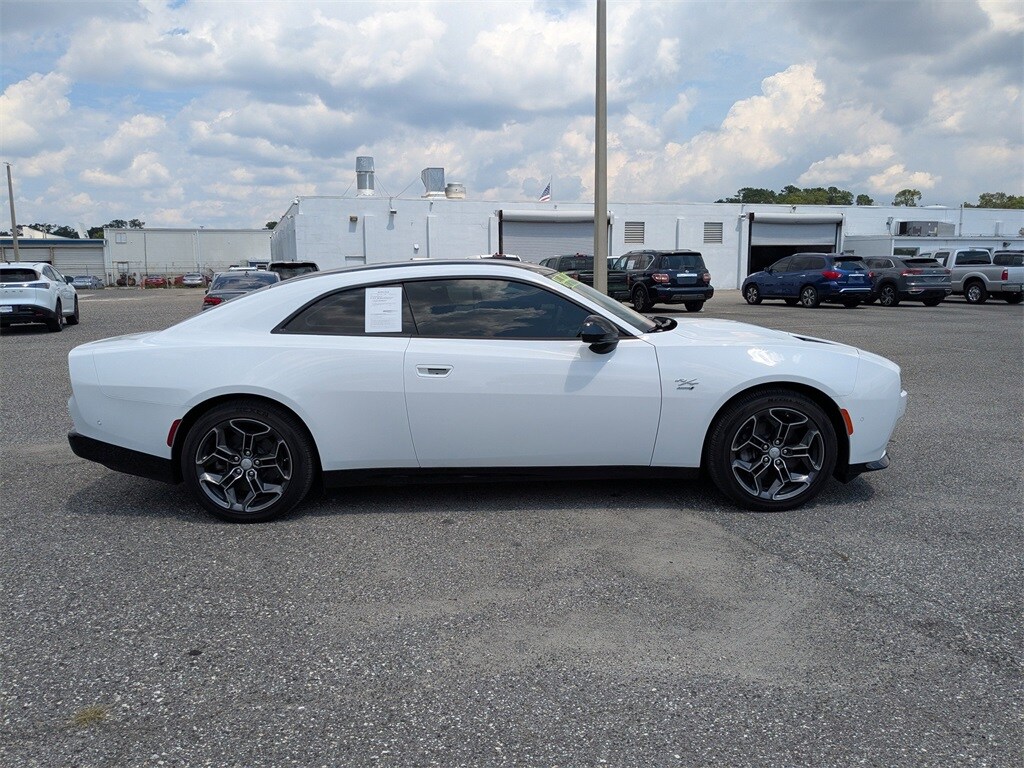 2024 Dodge Charger Daytona R/T photo 2