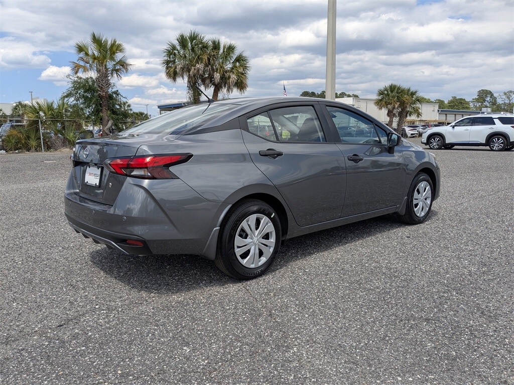 2025 Nissan Versa 1.6 S photo 4