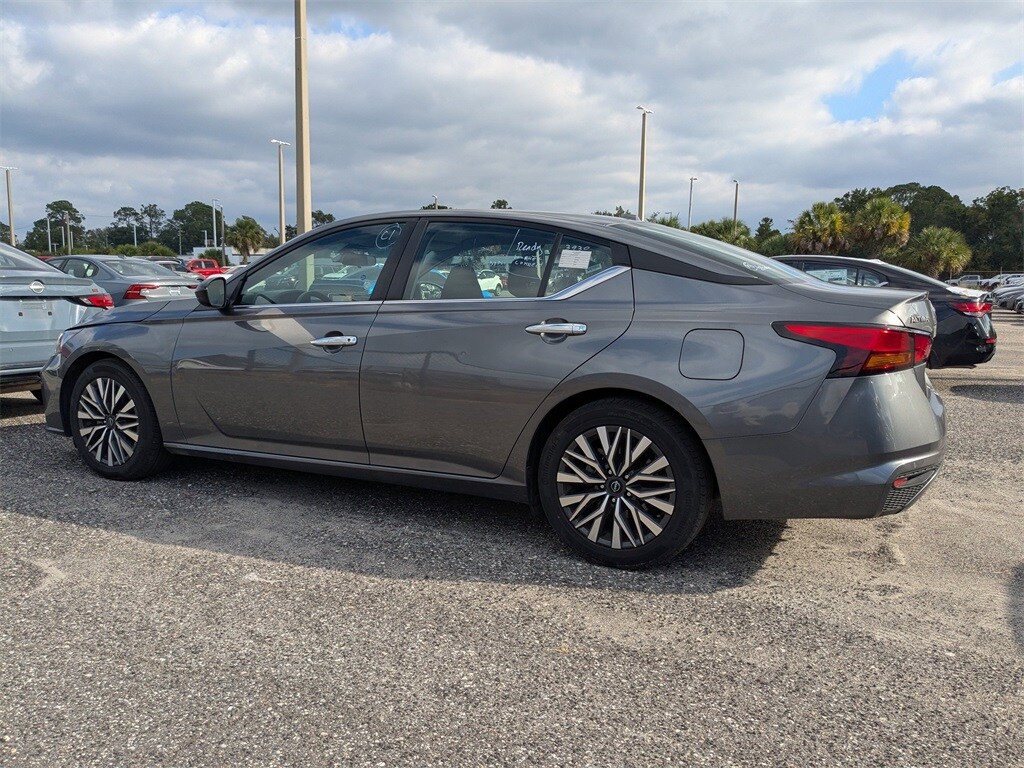 2024 Nissan Altima 2.5 SV photo 3