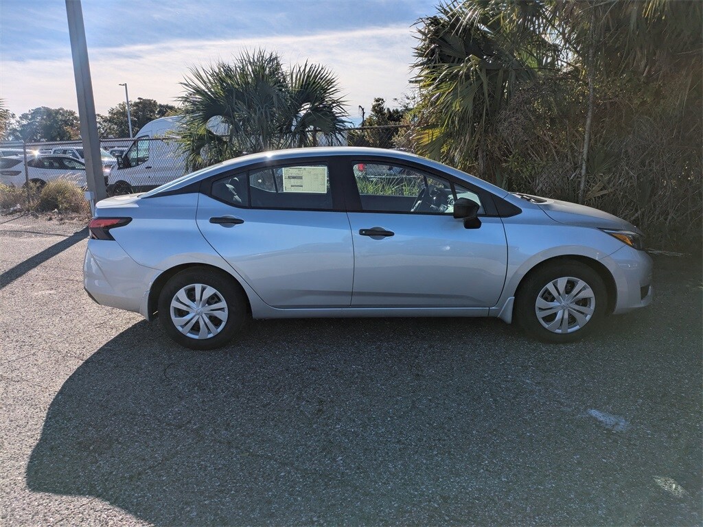 2025 Nissan Versa 1.6 S photo 2