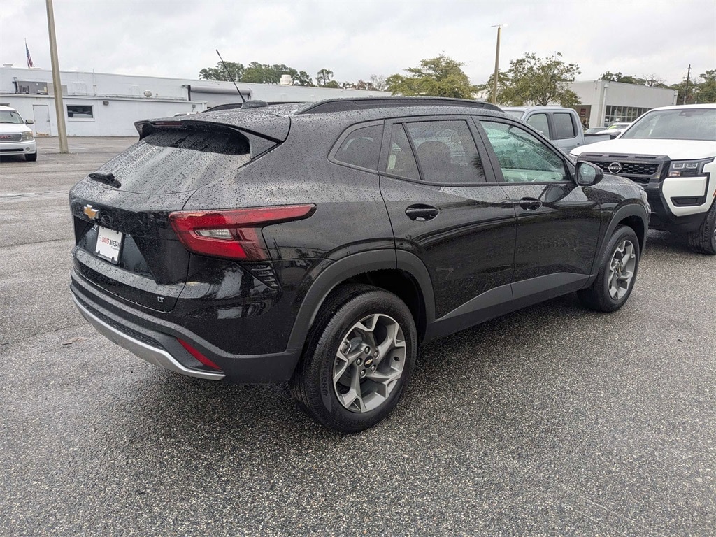 Used 2025 Chevrolet Trax LT SUV