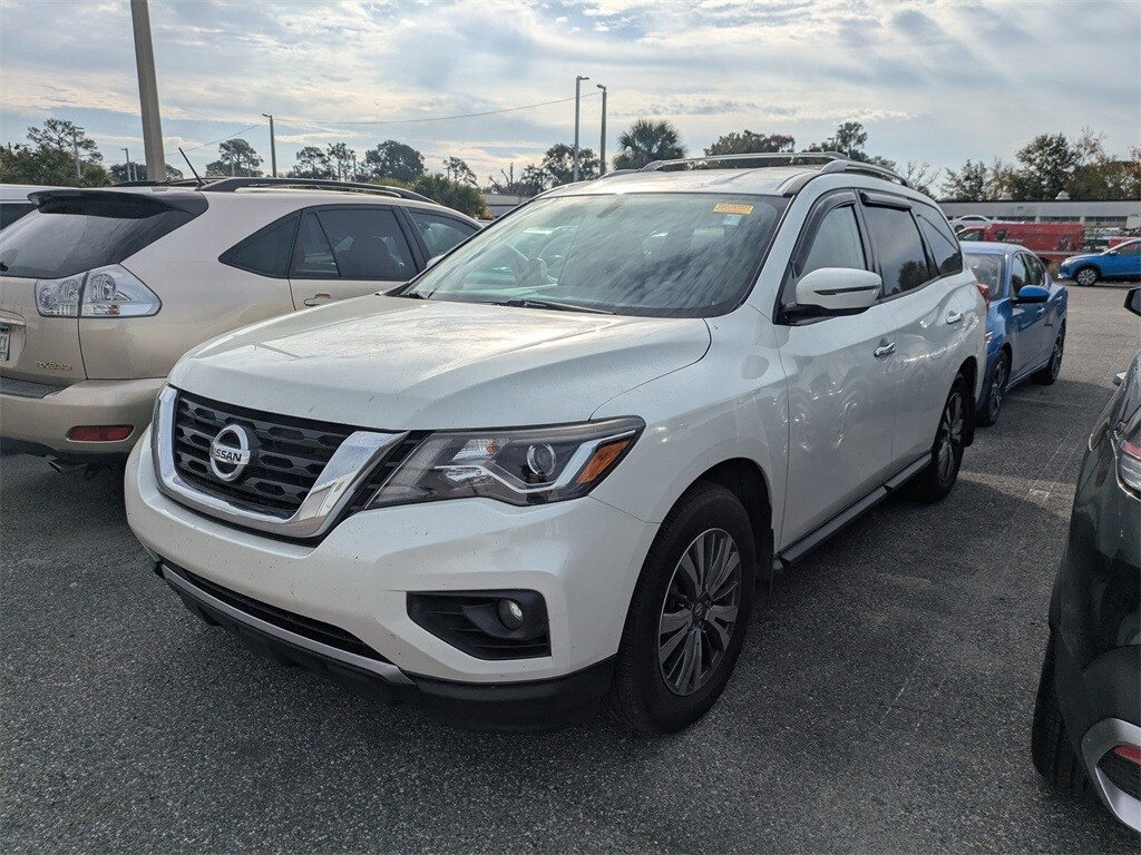 2019 Nissan Pathfinder SV photo 3