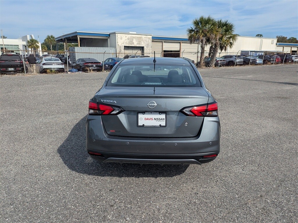 2025 Nissan Versa 1.6 S photo 4