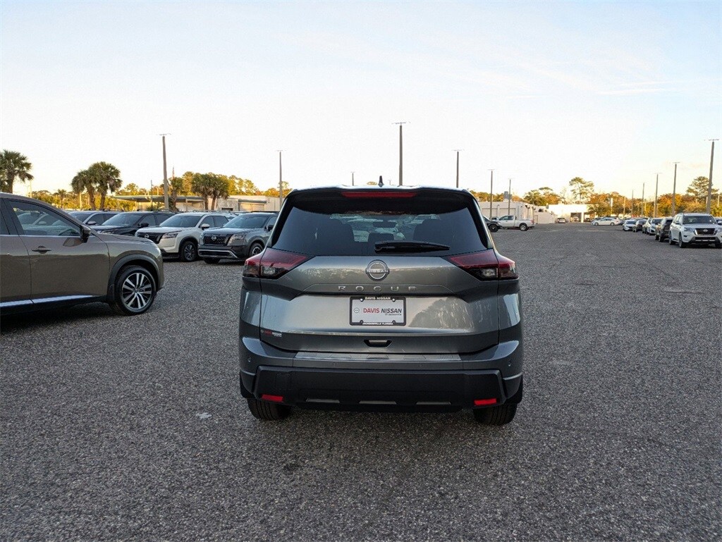 2025 Nissan Rogue SV photo 4