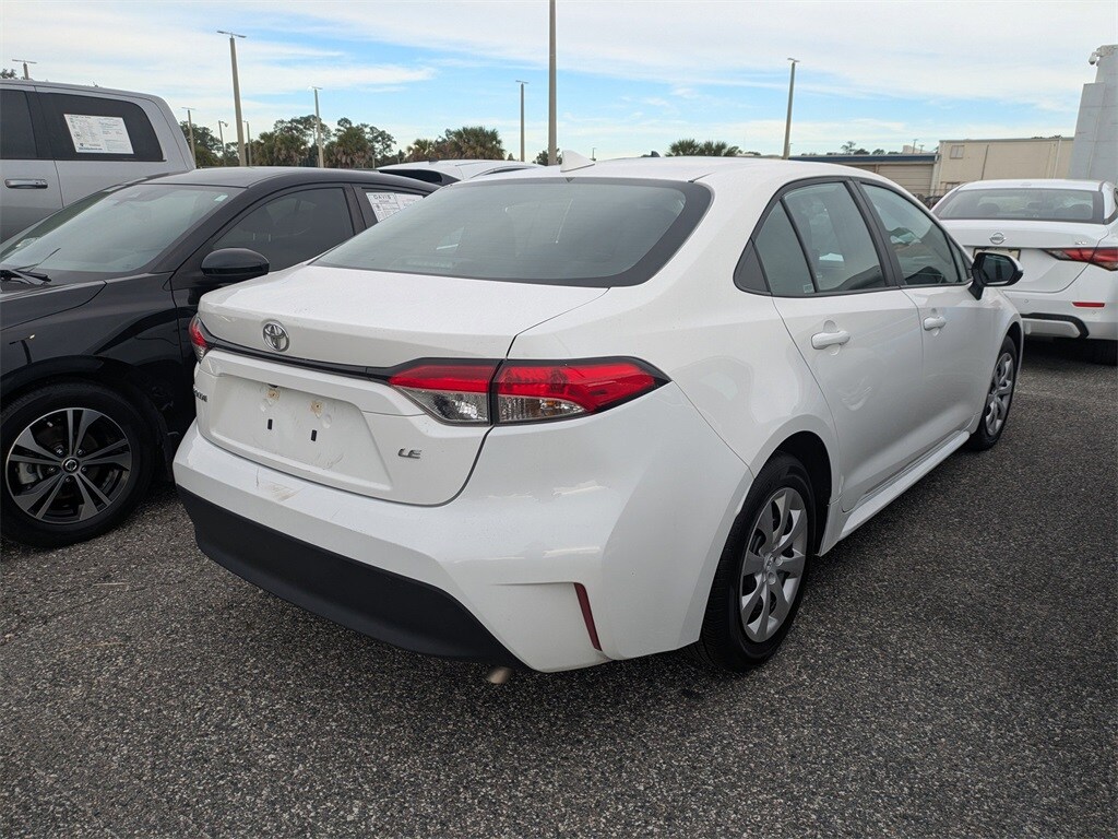 2024 Toyota Corolla LE photo 2