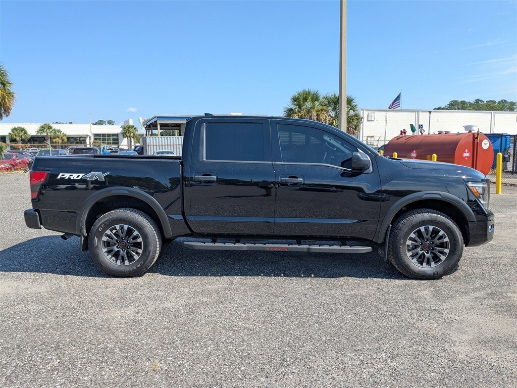 2024 Nissan Titan PRO-4X photo 2