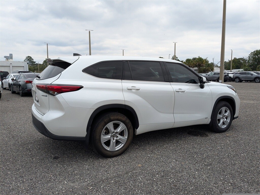Used 2022 Toyota Highlander Hybrid LE SUV