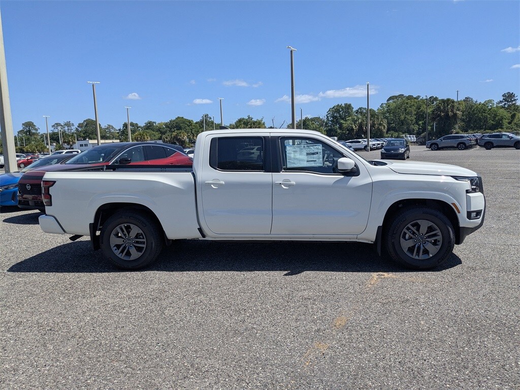 2025 Nissan Frontier SV photo 3