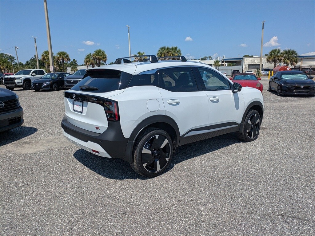 2026 Nissan Kicks SR photo 3