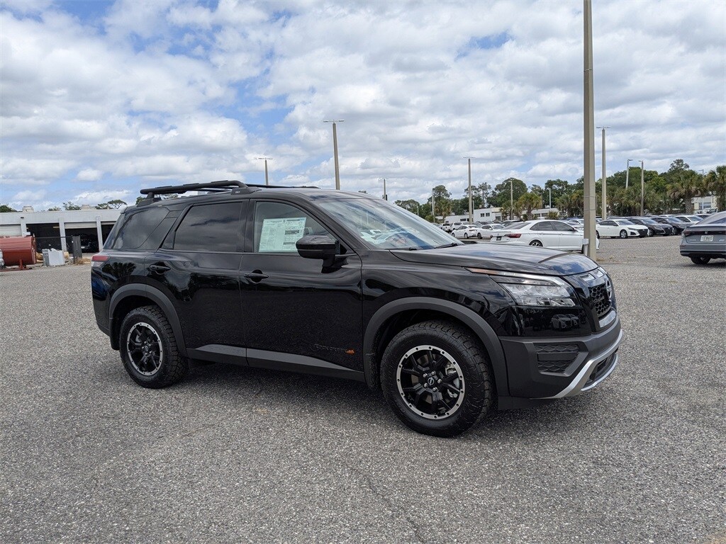 2025 Nissan Pathfinder Rock Creek photo 2