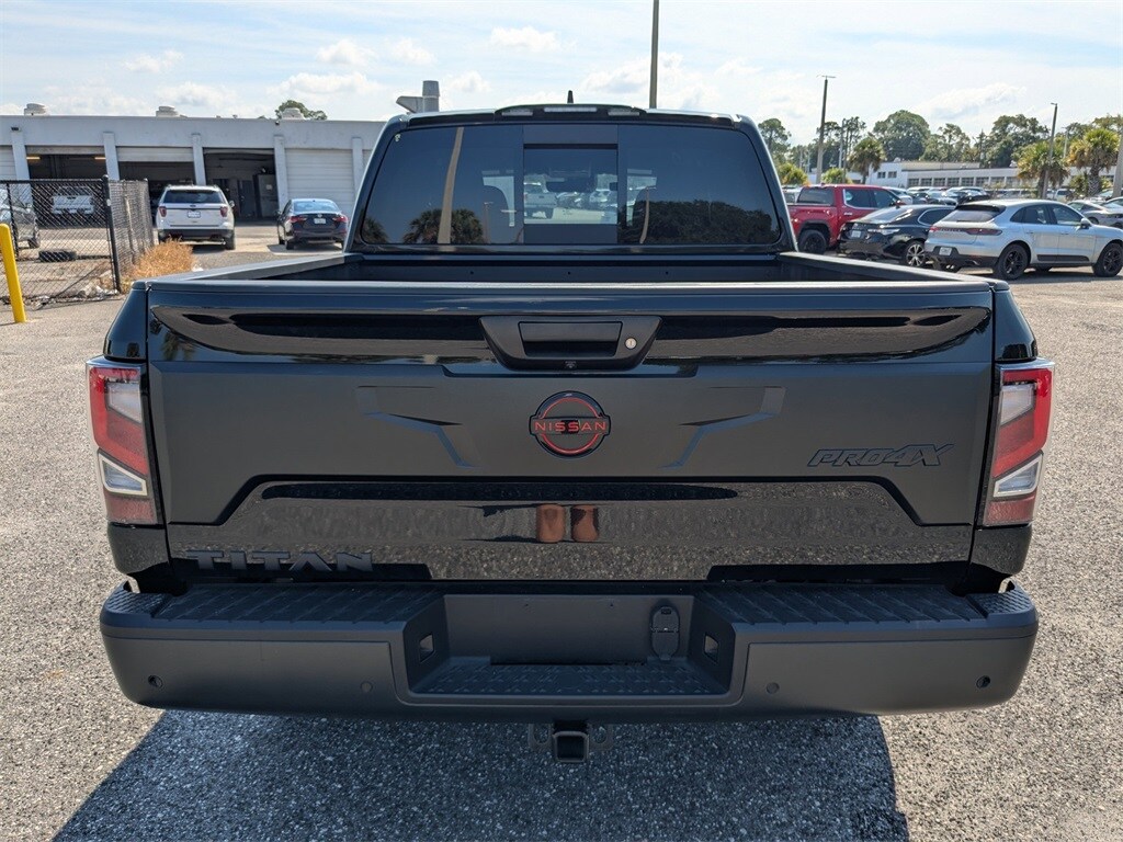 2024 Nissan Titan PRO-4X photo 4
