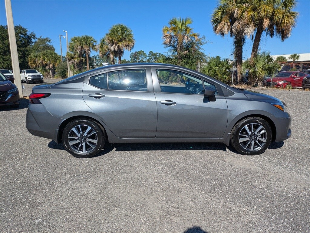 2025 Nissan Versa 1.6 SV photo 2