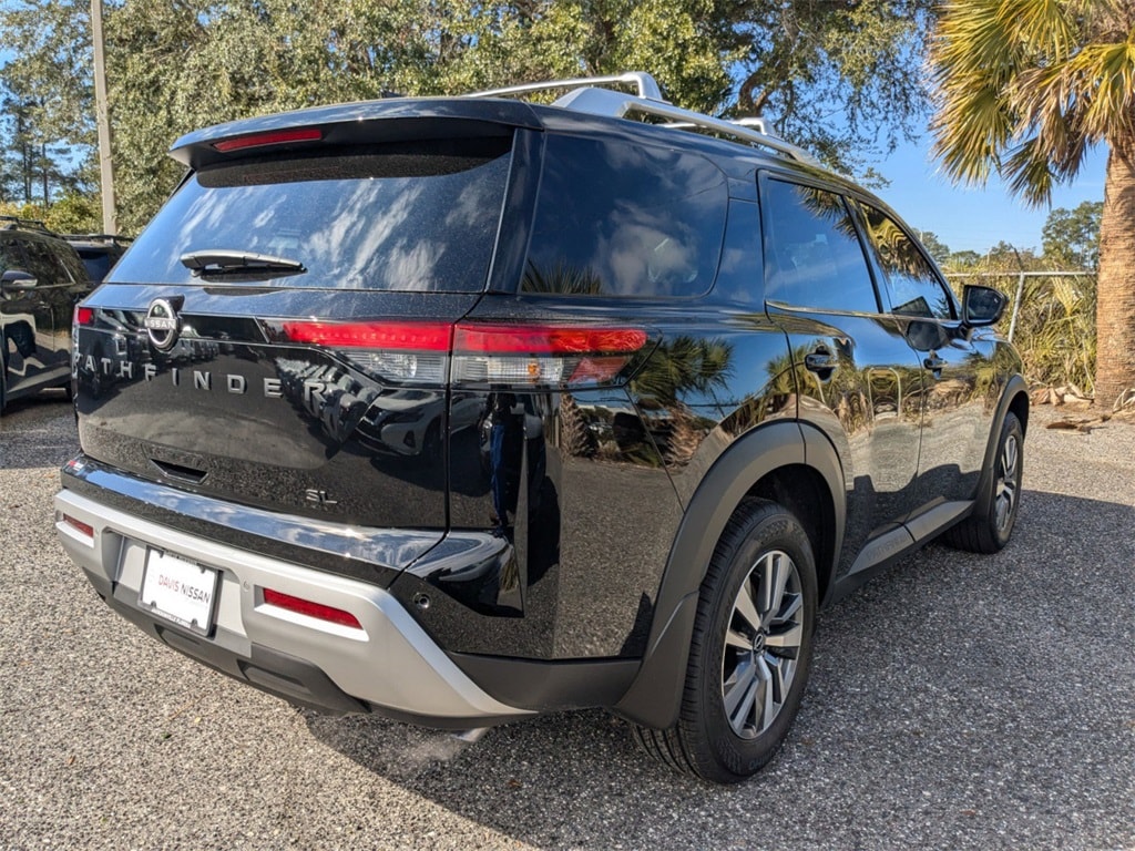 2025 Nissan Pathfinder SL photo 4