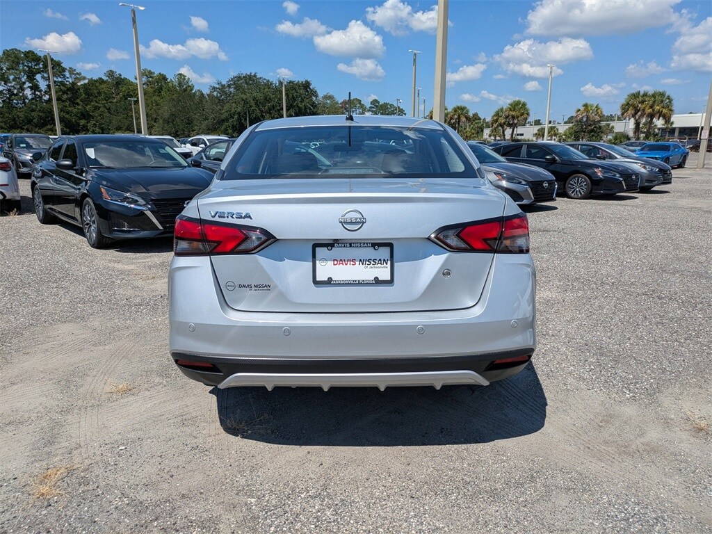 2025 Nissan Versa 1.6 S photo 4