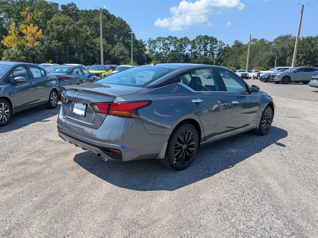 2025 Nissan Altima SV Special Edition photo 3