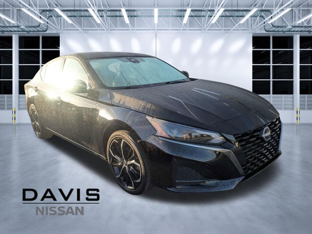 Used 2025 Nissan Altima SR Sedan