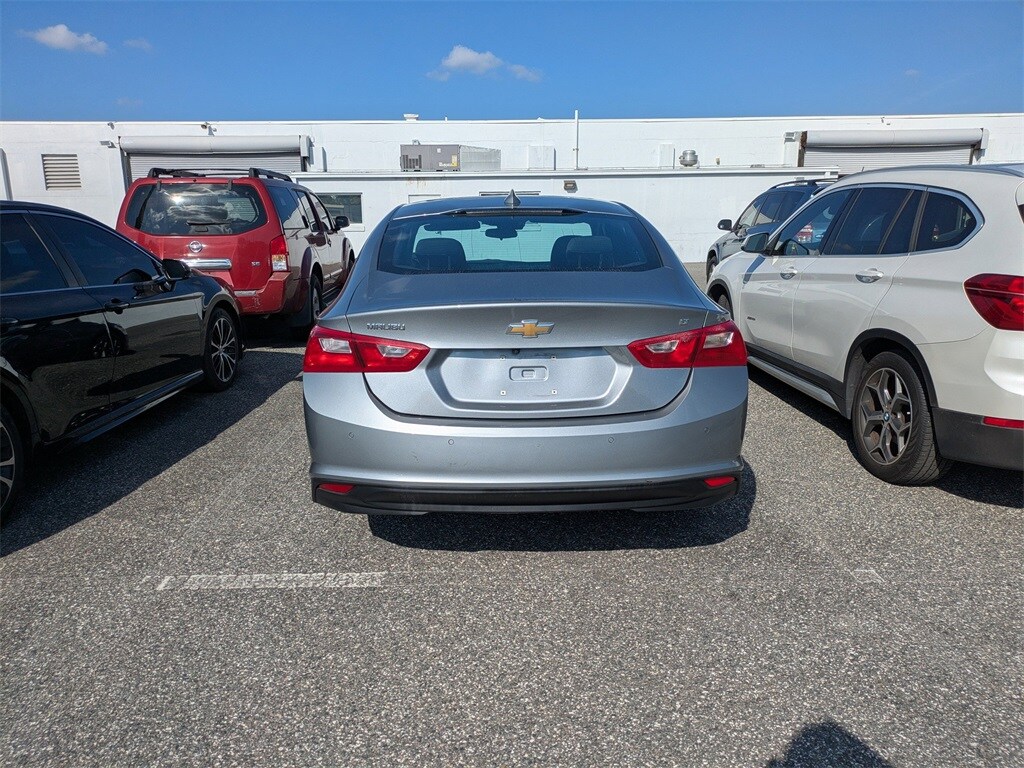 2024 Chevrolet Malibu 1LT photo 3